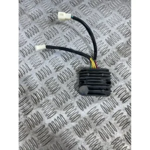 Prezzo Di Fabbrica Regolatore Di Tensione Sym Symphony 50 Dal 2021 al 2025 COD 31600-MA1-0000