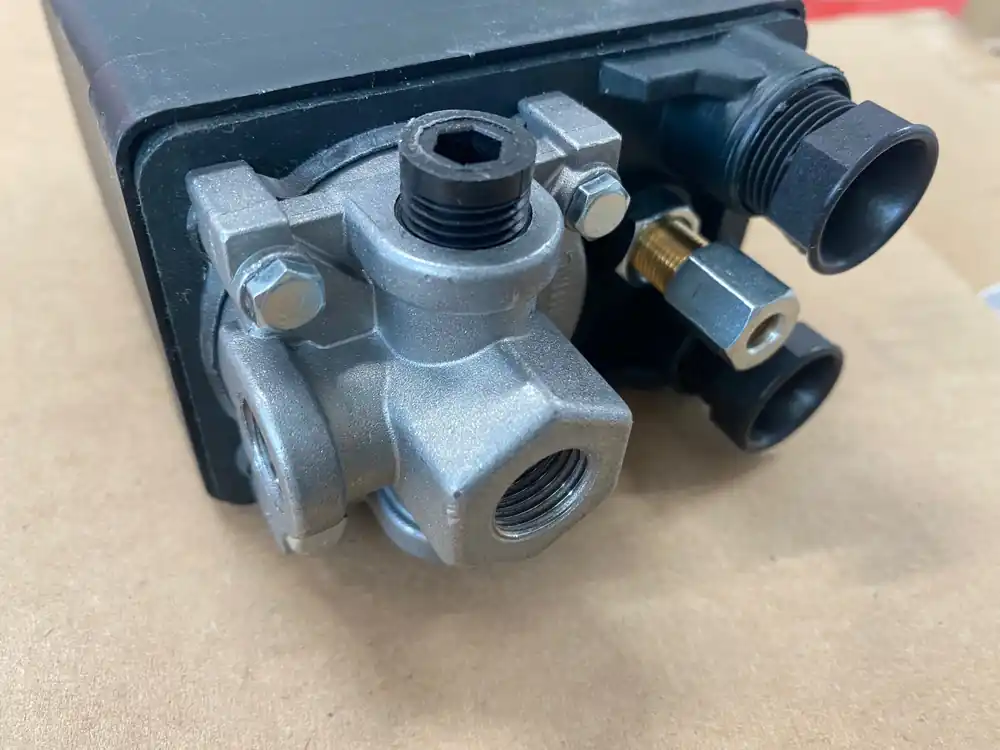 Pressostato per compressore Ne-Ma trifase 500V 20A 4 vie 1/4 Miglior Prezzo
